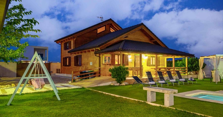 casa rural Toledo de noche con piscina cerca Puy du Fou España