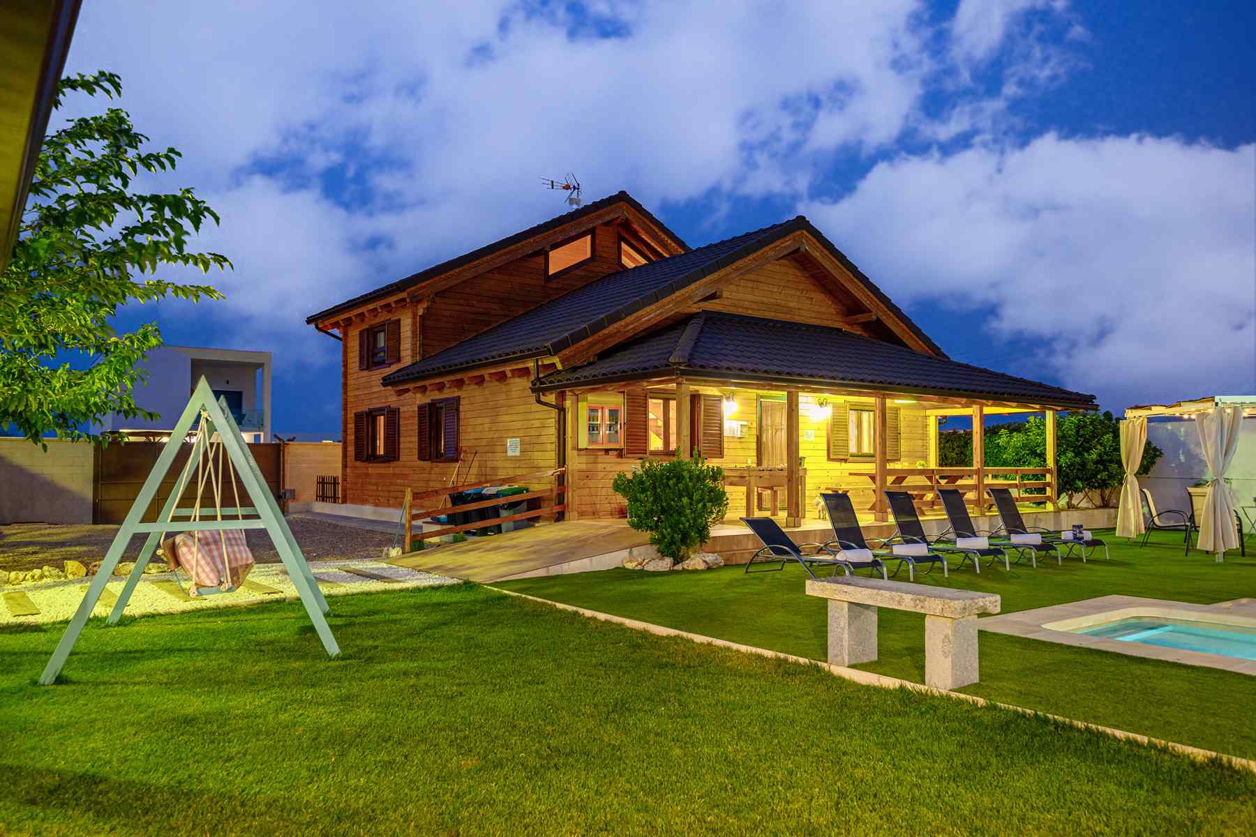 casa rural Toledo de noche con piscina cerca Puy du Fou España