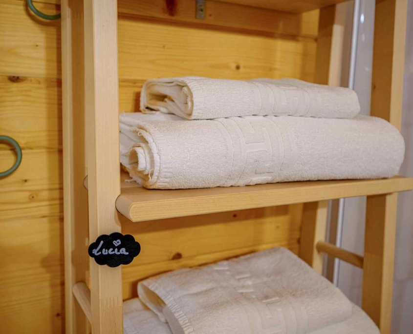 MADERA Y MIEL-0080 Baño casa rural madera tipo Bungalow