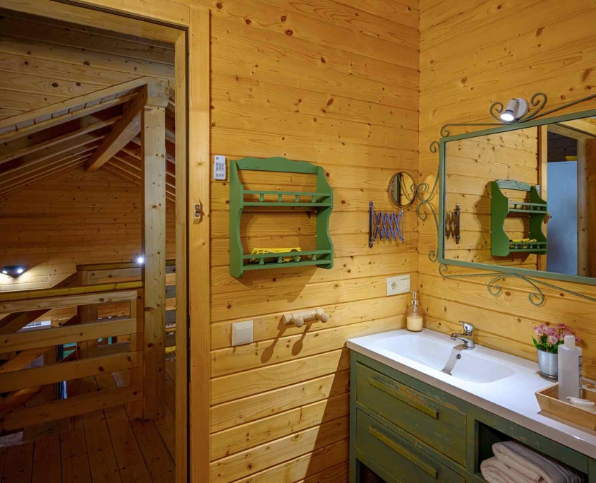 MADERA Y MIEL-0083 Baño casa rural madera tipo Bungalow