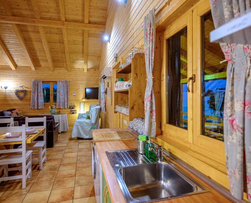 MADERA Y MIEL-0099 Cocina casa rural madera tipo Bungalow Toledo