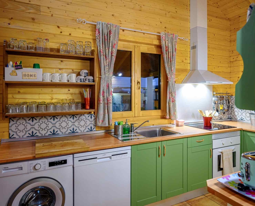 MADERA Y MIEL-0101 Cocina casa rural madera tipo Bungalow Toledo