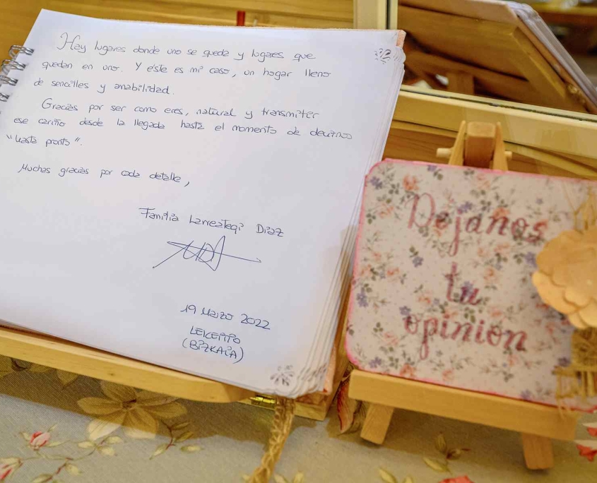 MADERA Y MIEL-0109a libro firmas casa rural