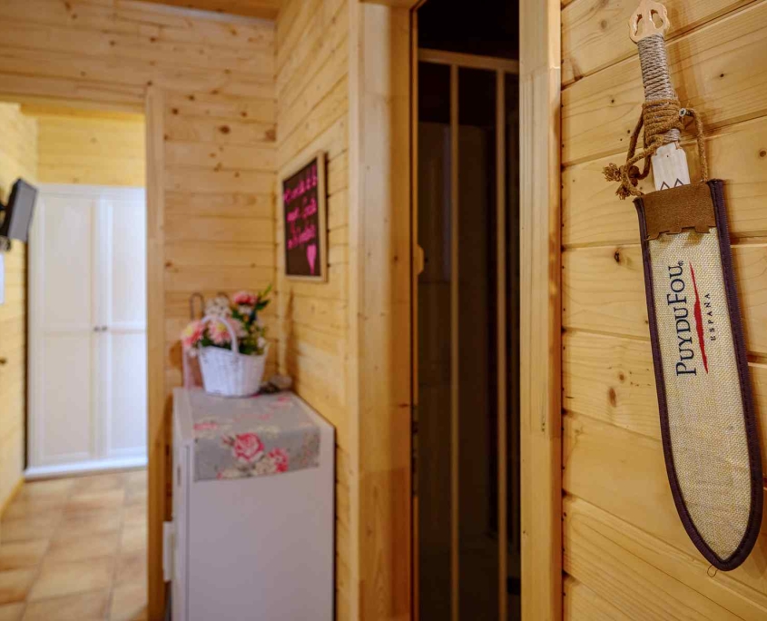 MADERA Y MIEL-0118 Cocina casa rural madera tipo Bungalow