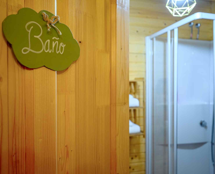 MADERA Y MIEL-0157 Baño casa rural madera tipo Bungalow